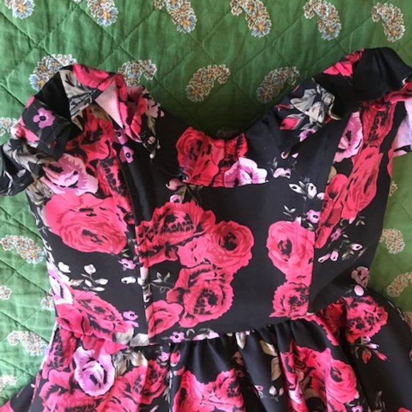 Pinup Couture Bela Strapless Bustier Swing Dress in Red Roses Sateen - Picture 7 of 11